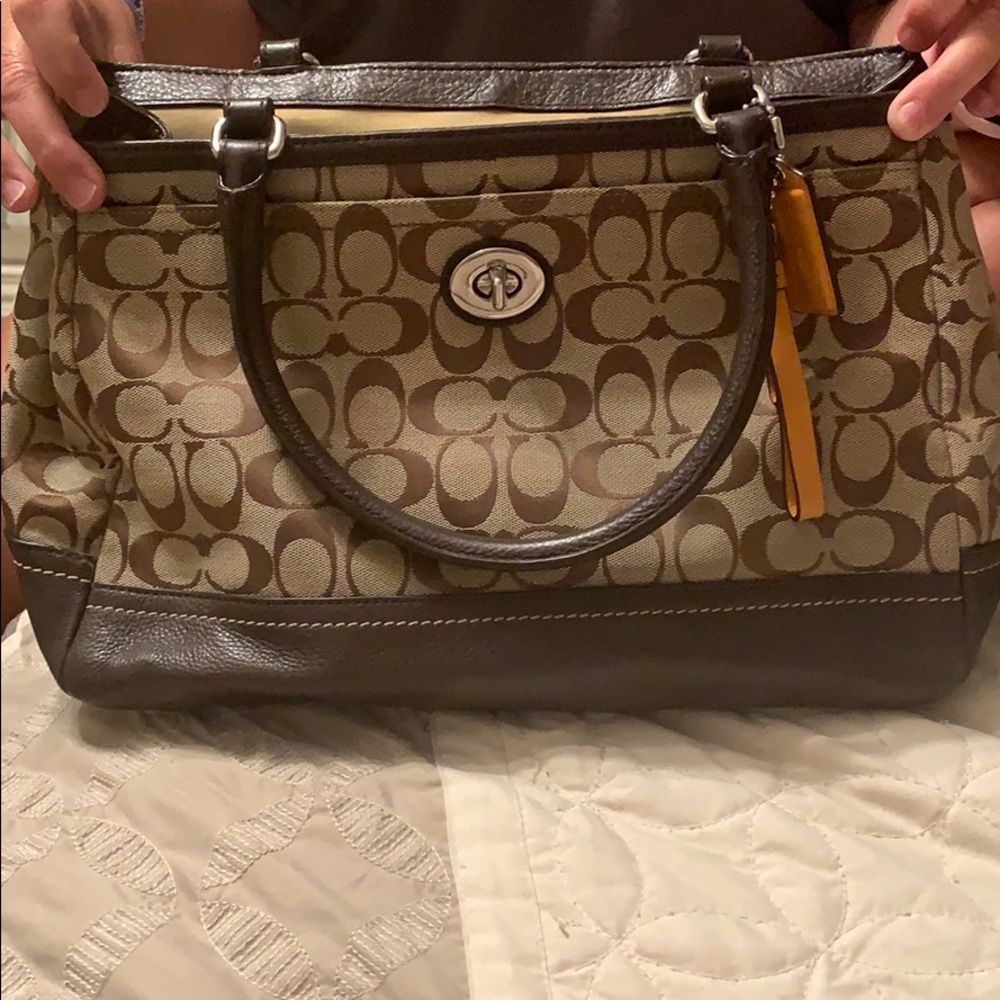 Women’s coach multi pocket purse